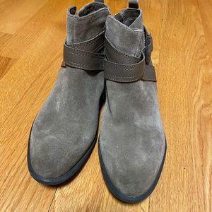 Earth Warm Taupe Multipeak Porter Suede Ankle Boot